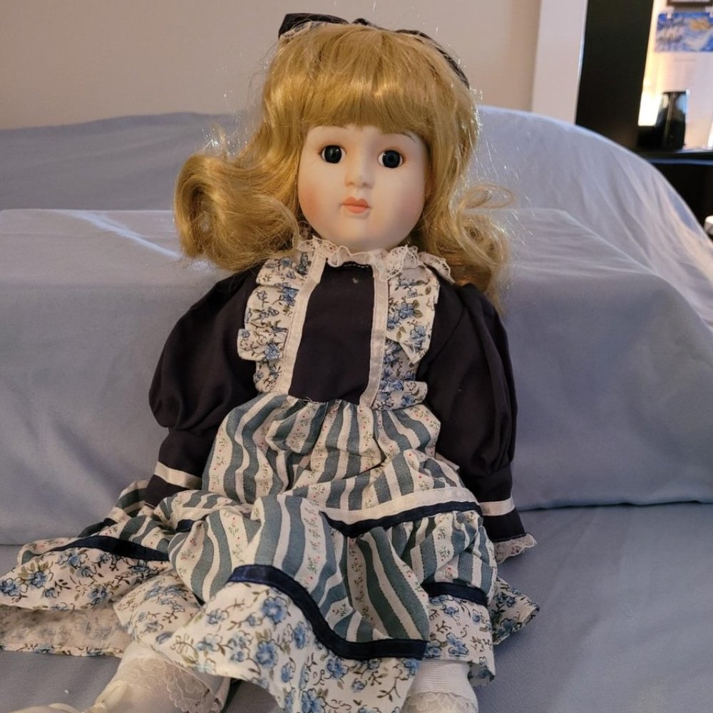 💖 #502 1986 Brinn's Porcelain Doll Blonde Hair Blue Dress